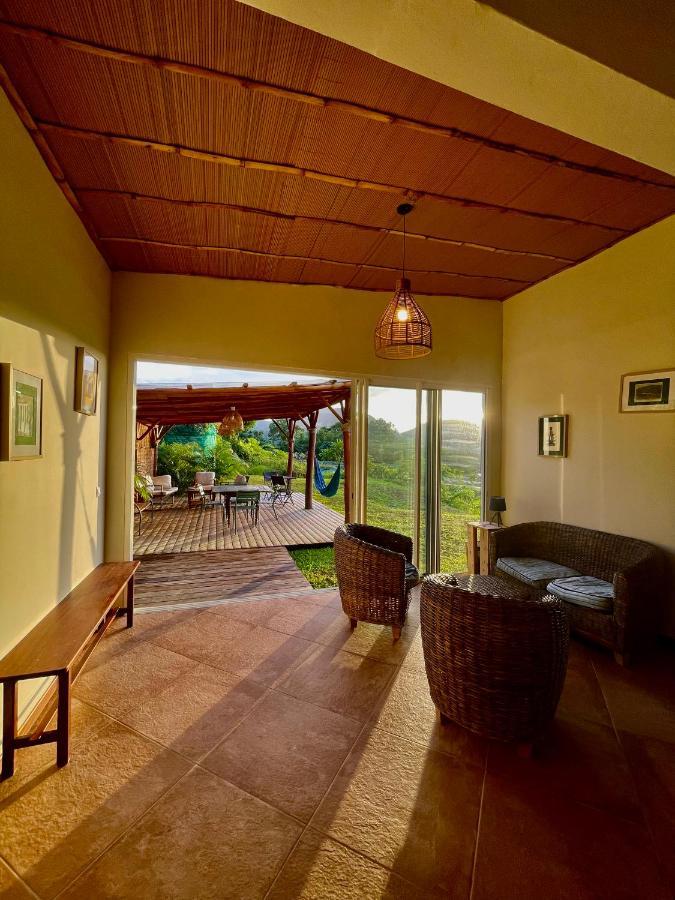 Chambre Et Sdb Privative Ylang Ylang Vue Mont Pelee Dans Maison Partagee Le Morne-Rouge Luaran gambar